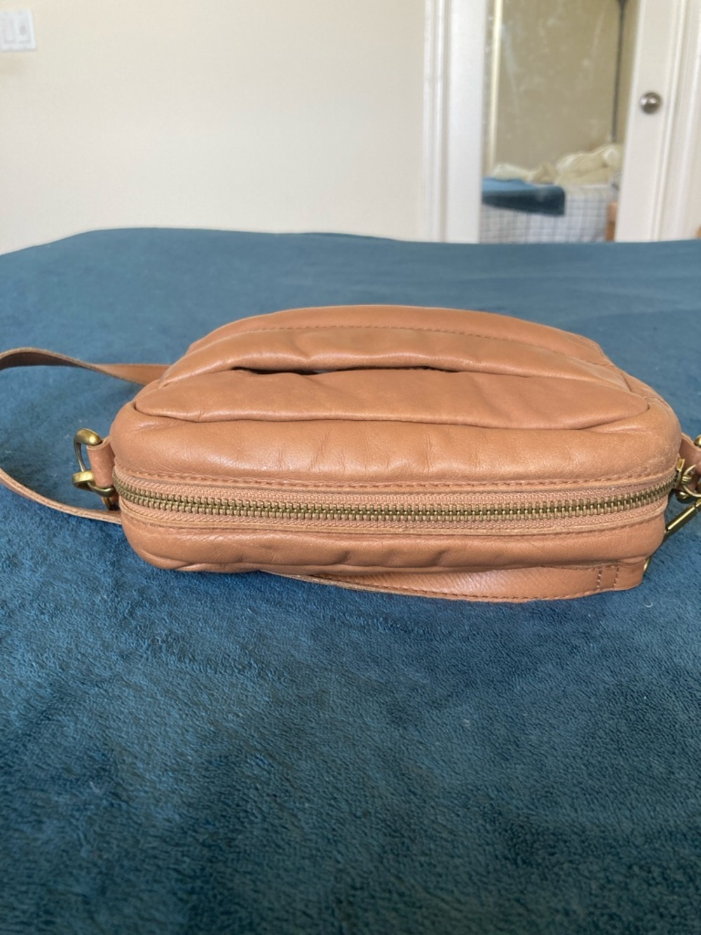 Madewell The Transport Camera Bag: Puff Edition - Picture 5 of 16